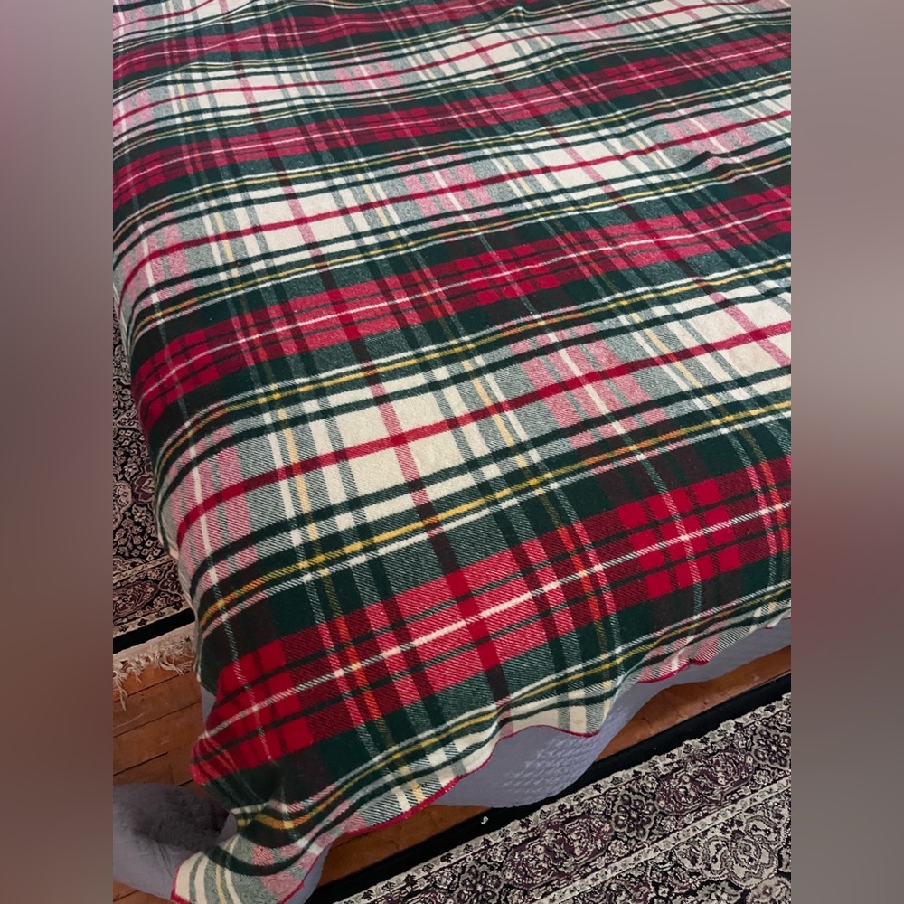L.L. Bean beautiful Wool Red, Green and Cream Tartan Throw